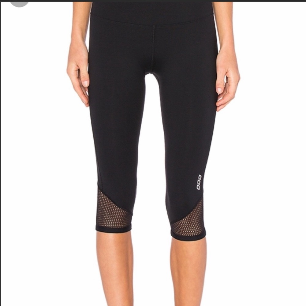 Lorna Jane Navy Mesh Capris leggings
